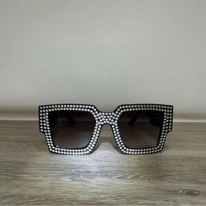 Sunglasses Simply Vera Wang Moriah Chunky Square Oversized Silver Studded Womens